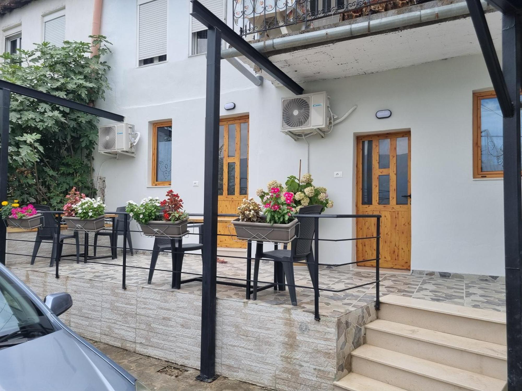 Tony'S Terrace Bed & Breakfast Gjirokaster Exterior photo